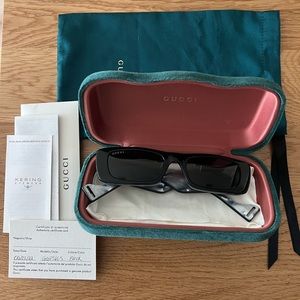 Gucci Sunglasses GG0516S